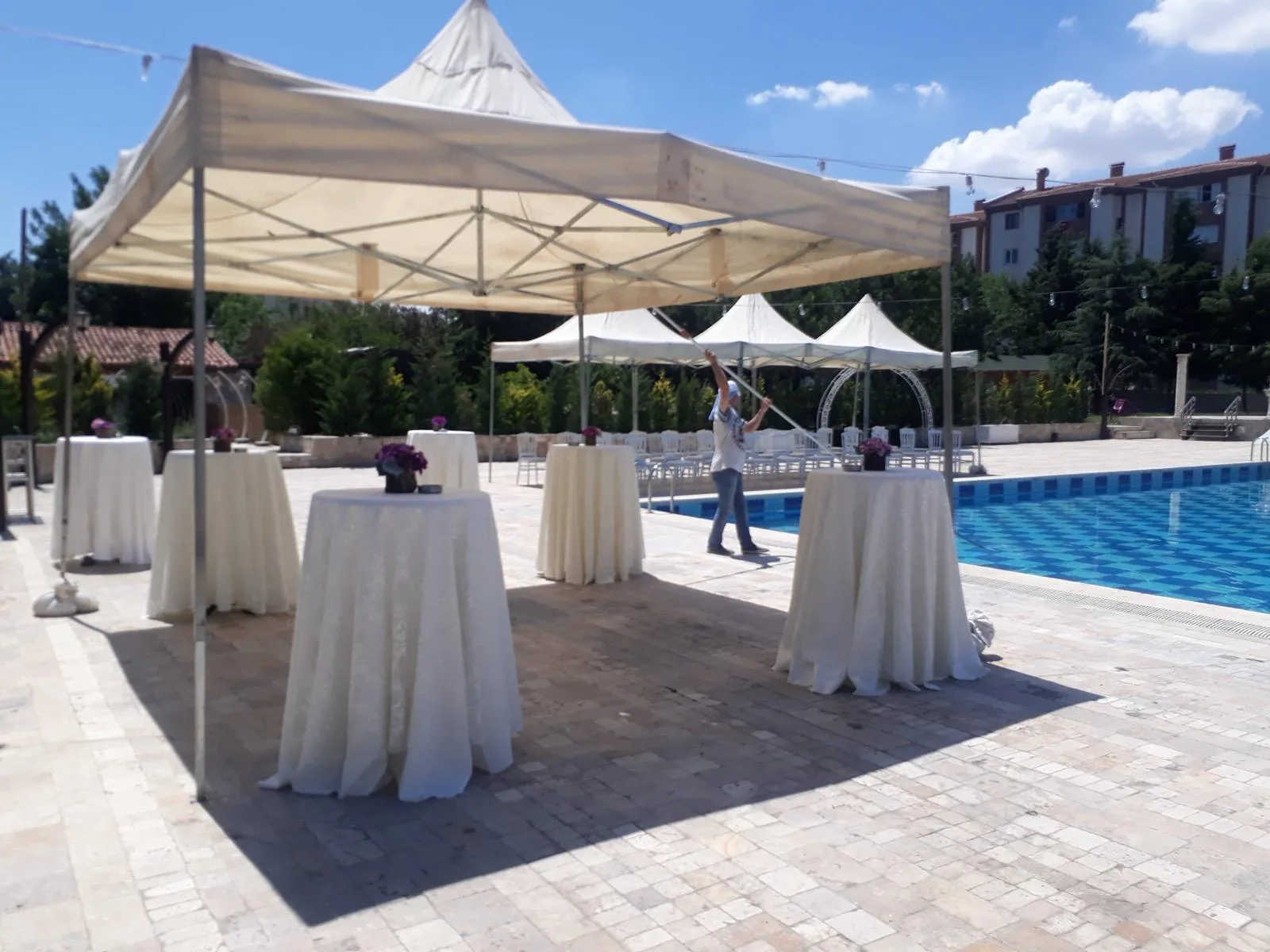 Lake ve Örtülü Bistro (Kokteyl) Masaları gerçek ürün fotoğrafı 2