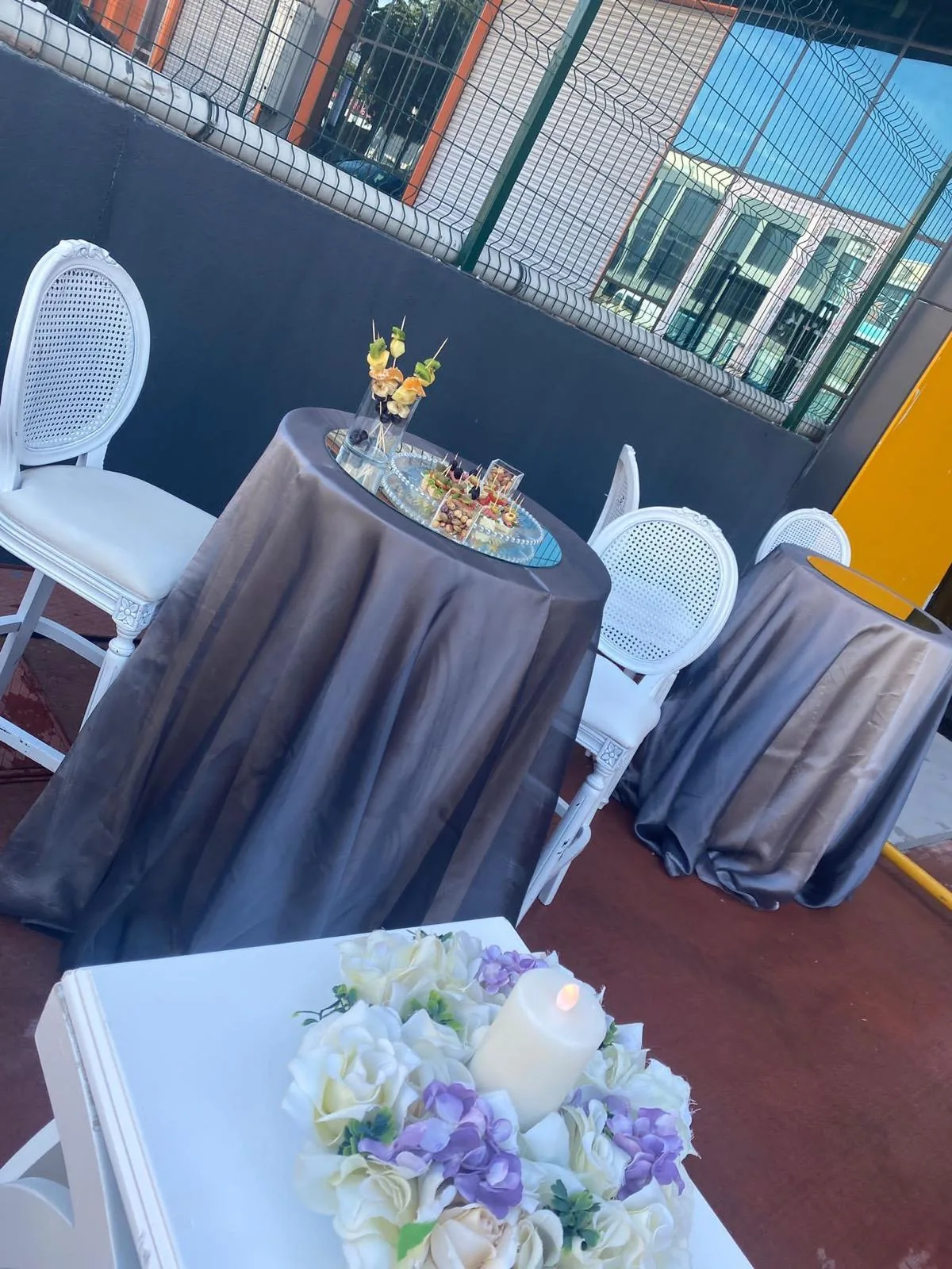 Lake ve Örtülü Bistro (Kokteyl) Masaları gerçek ürün fotoğrafı 3