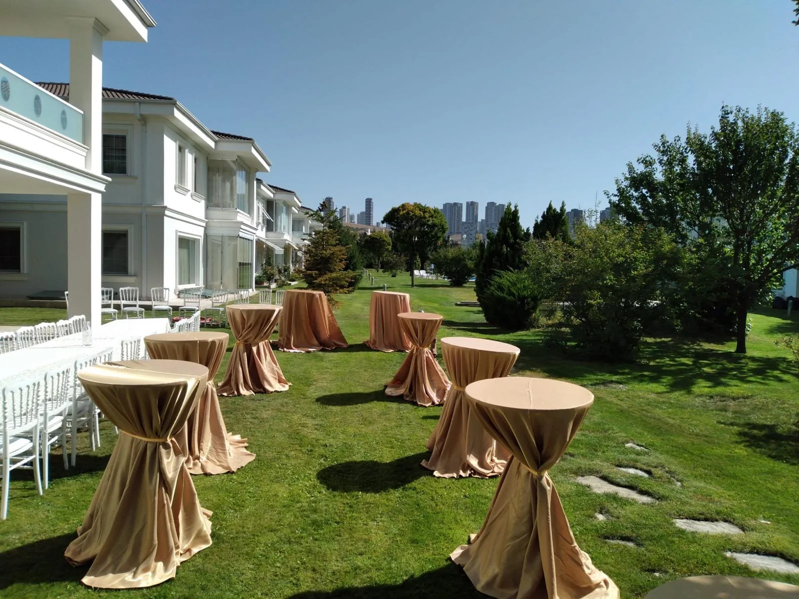 Lake ve Örtülü Bistro (Kokteyl) Masaları gerçek ürün fotoğrafı 4