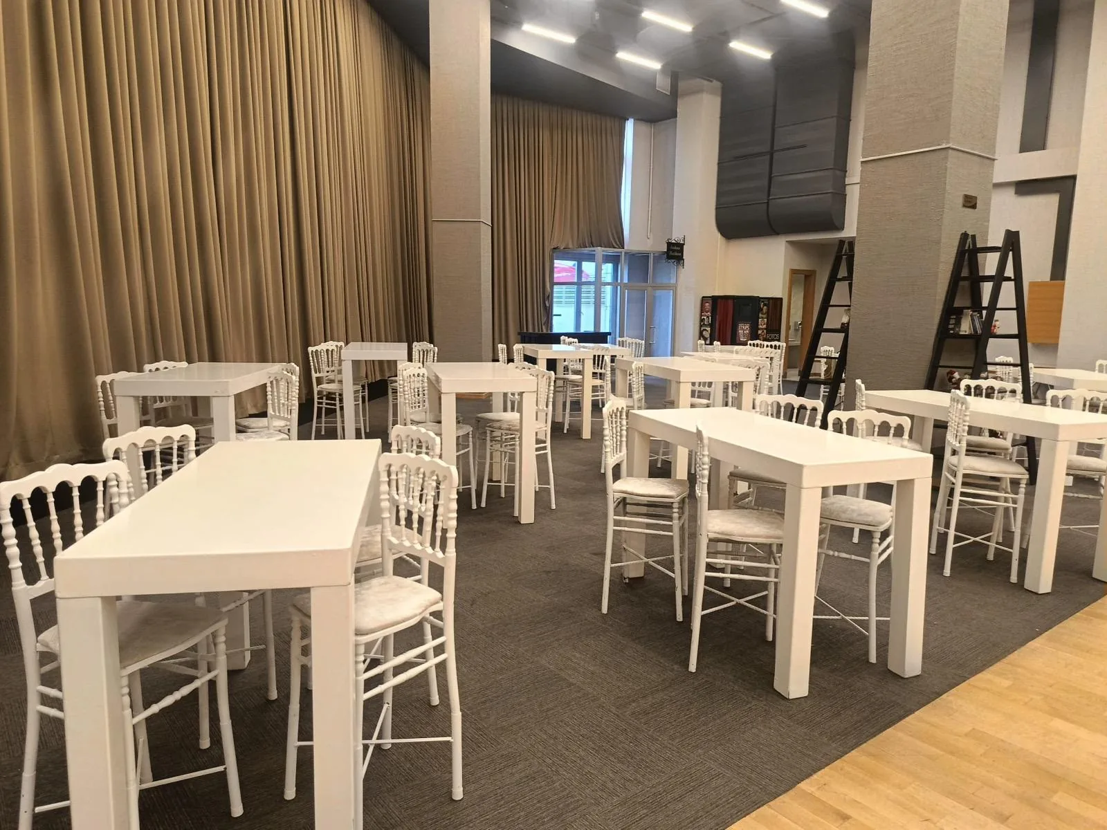 Lake ve Örtülü Bistro (Kokteyl) Masaları gerçek ürün fotoğrafı 10